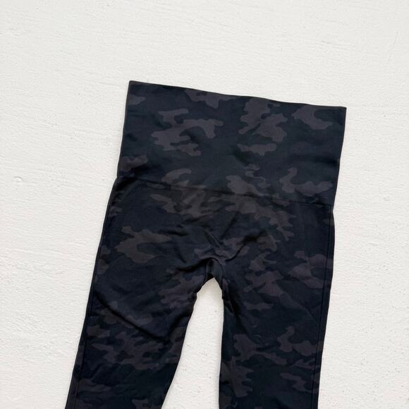 Spanx Look At Me Now Camo Leggings M Black Gray High Rise Cropped - Picture 2 of 5